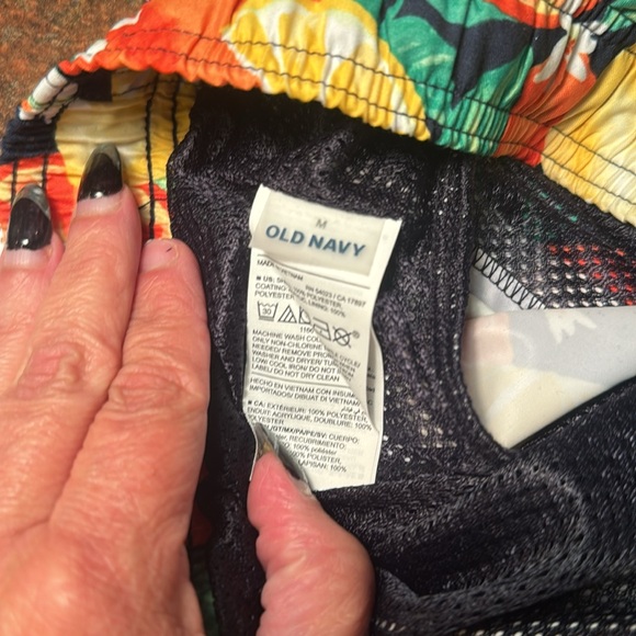 Old Navy Printed Swim Trunks. Fresh-squeezed Fun. Size M. - Picture 7 of 7